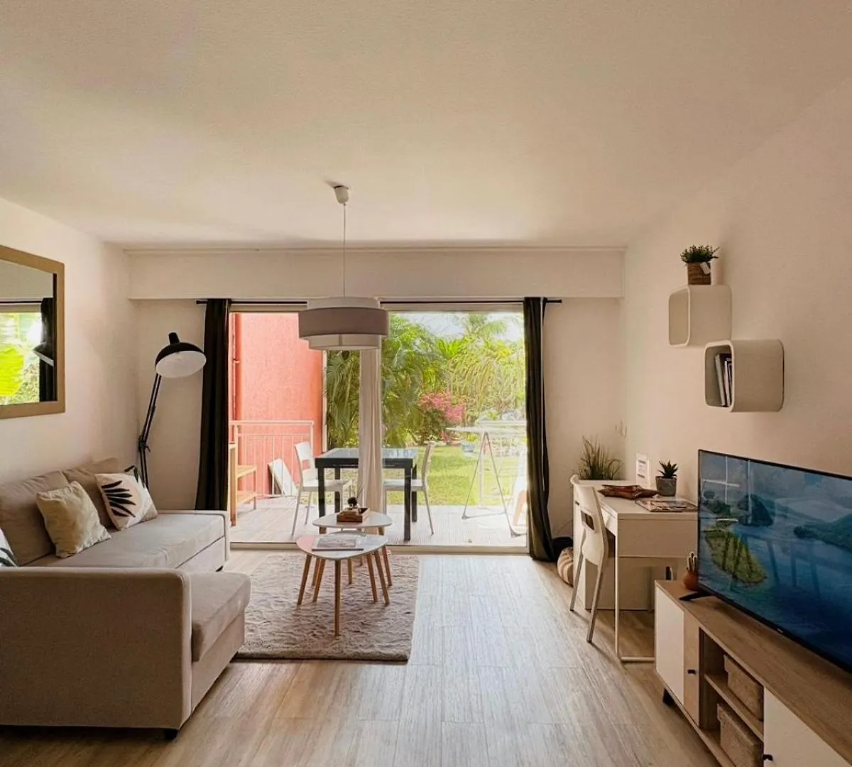 Happy Studio Orient Bay Apartment
